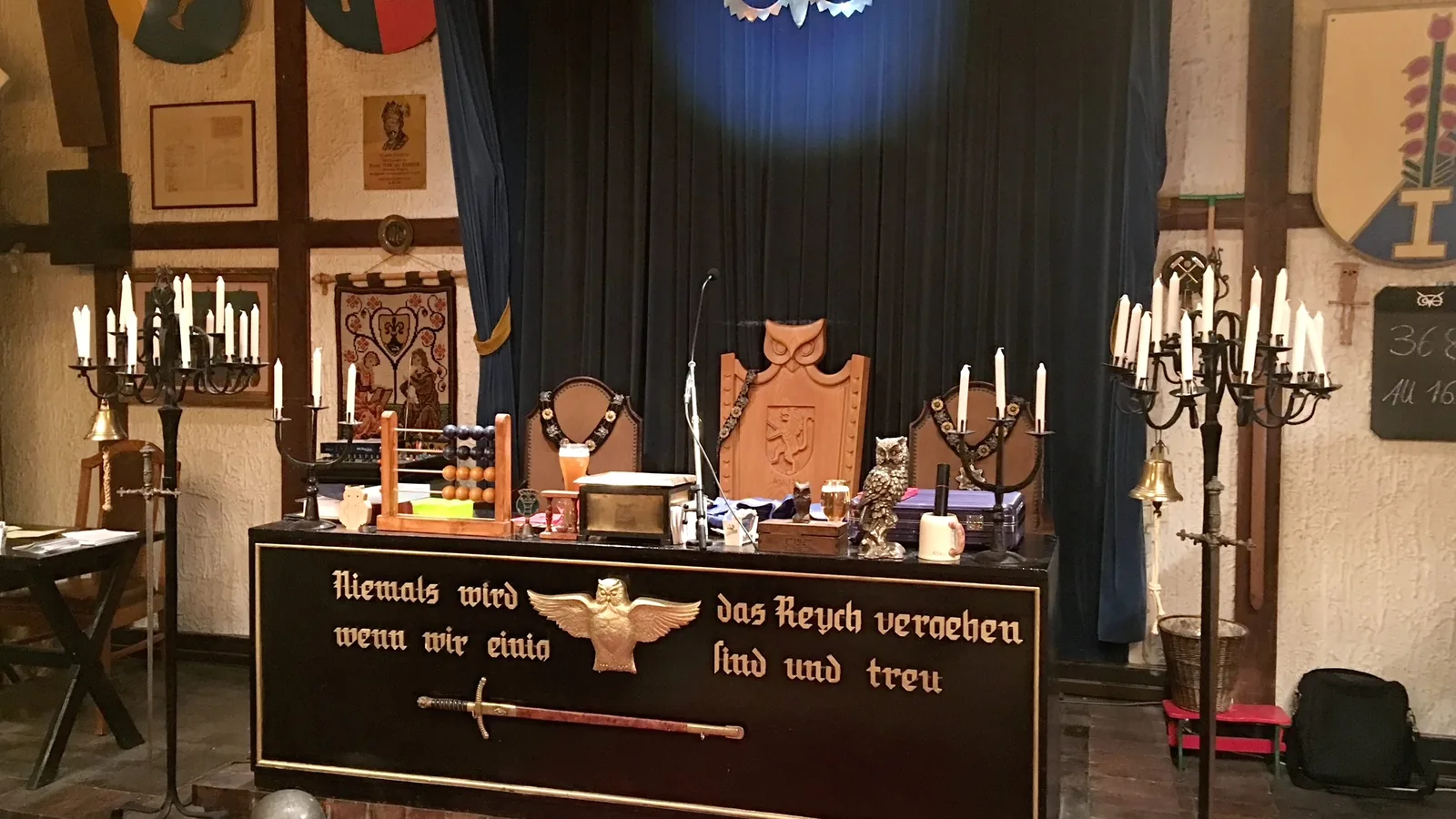 Historische Aufnahme einer Schlaraffia-Sippung